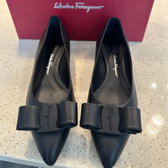 NEW Salvatore Ferragamo Viva Black Leather Ballet Flat, Size: 7.5 - Picture 1 of 8